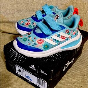 Snow White Adidas GUC size 8 Little Kid